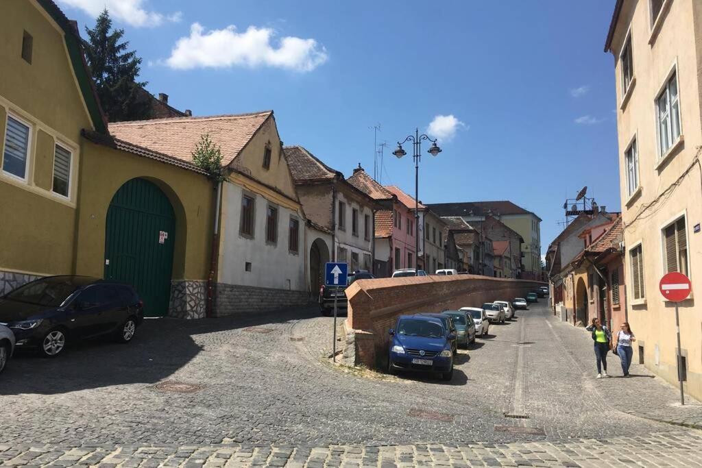 Lamp Street Apartment Сібіу Екстер'єр фото